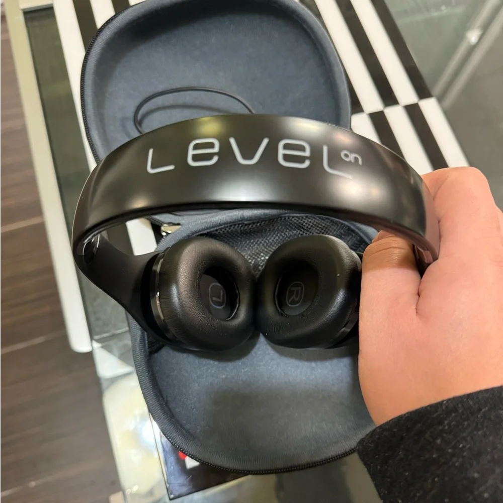 SAMSUNG LEVEL ON Head Phones over ear